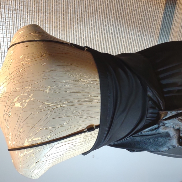 Senseous Spaghetti Strap Cocktail Evening Dress by SPEECHLESS. SIZE 6/8 - Picture 6 of 9